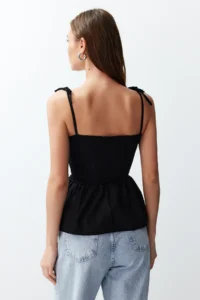 TRENDYOLMİLLA Black Cotton Poplin Detailed Fitted Sleeveless Gipelli Flexible Knitting Blouse - Image 6