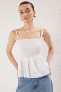 TRENDYOLMİLLA Ecru Cotton Poplin Fitted Detailed Sleeveless Gipelli Flexible Knitting Blouse