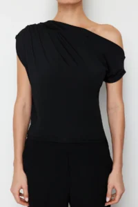 TRENDYOLMİLLA Black Regular/Normal Pattern Asymmetric Collar Zero Sleeve Flexible Knitting Blouse - Image 4
