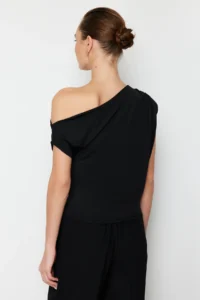 TRENDYOLMİLLA Black Regular/Normal Pattern Asymmetric Collar Zero Sleeve Flexible Knitting Blouse - Image 5