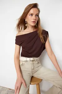 TRENDYOLMİLLA Brown Regular/Normal Pattern Asymmetric Collar Zero Sleeve Flexible Knitting Blouse