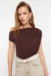 TRENDYOLMİLLA Brown Regular/Normal Pattern Asymmetric Collar Zero Sleeve Flexible Knitting Blouse - Image 2