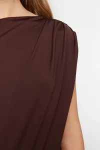 TRENDYOLMİLLA Brown Regular/Normal Pattern Asymmetric Collar Zero Sleeve Flexible Knitting Blouse - Image 5