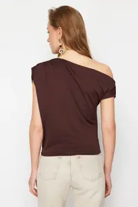 TRENDYOLMİLLA Brown Regular/Normal Pattern Asymmetric Collar Zero Sleeve Flexible Knitting Blouse - Image 6