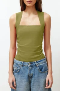TRENDYOLMİLLA Oil Green Plain Square Neck Sleeveless Shirred Fitted Flexible Knitting Blouse - Image 4