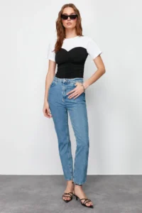 TRENDYOLMİLLA Color Blocked Fitted Short Sleeve Flexible Knitting Blouse - Image 3