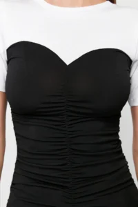 TRENDYOLMİLLA Color Blocked Fitted Short Sleeve Flexible Knitting Blouse - Image 5