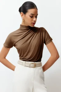 TRENDYOLMİLLA Brown Drape Detailed Fitted Short Sleeve Dog collar Flexible Knitting Blouse