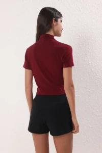 TRENDYOLMİLLA Burgundy Draped Fitted Short Sleeve Dog collar Flexible Knitting Blouse - Image 4
