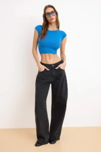 TRENDYOLMİLLA Saks Blue Crew Neck Moon Arm Fitted Crop Knitting Blouse - Image 2