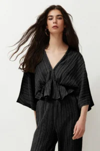 TRENDYOLMİLLA Black textured Material with flywheel Weaving Blouse - Image 3