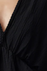 TRENDYOLMİLLA Black textured Material with flywheel Weaving Blouse - Image 4
