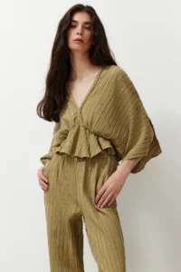 TRENDYOLMİLLA Oil Green textured Material with flywheel Weaving Blouse - Image 3