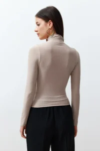 TRENDYOLMİLLA Stone Shirred Square Neck Body-fitting Flexible Knitting Blouse - Image 2
