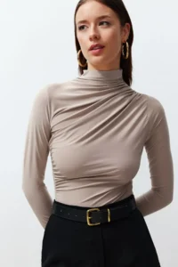 TRENDYOLMİLLA Stone Shirred Square Neck Body-fitting Flexible Knitting Blouse - Image 4