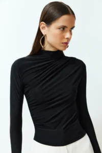 TRENDYOLMİLLA Black Shirred Square Neck Fitted Flexible Knitting Blouse - Image 4
