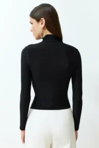 TRENDYOLMİLLA Black Shirred Square Neck Fitted Flexible Knitting Blouse - Image 7