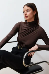 TRENDYOLMİLLA Brown Shirred Square Neck Fitted Flexible Knitting Blouse - Image 4