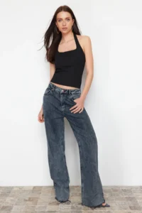 TRENDYOLMİLLA Black Fitted Flexible Knitting Blouse - Image 3