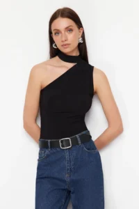 TRENDYOLMİLLA Black Choker Collar Fitted Flexible Knitting Blouse