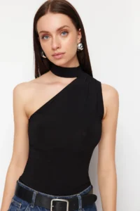 TRENDYOLMİLLA Black Choker Collar Fitted Flexible Knitting Blouse - Image 2