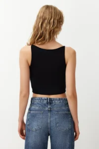 TRENDYOLMİLLA Black Sleeveless Fitted Flexible Knitting Blouse - Image 6