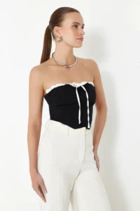 TRENDYOLMİLLA Black Binding Detailed Strapless Crop Weaving Blouse - Image 2