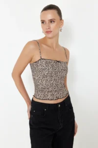 TRENDYOLMİLLA Brown Leopard Printed Sleeveless Crop Super Flexible Knitting Blouse
