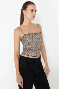 TRENDYOLMİLLA Brown Leopard Printed Sleeveless Crop Super Flexible Knitting Blouse - Image 3