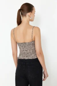 TRENDYOLMİLLA Brown Leopard Printed Sleeveless Crop Super Flexible Knitting Blouse - Image 6