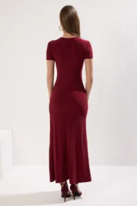 TRENDYOLMİLLA Burgundy Short Sleeve Fitted Crew Neck Flexible Knitting Maxi Pen Dress - Image 4