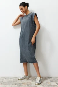 TRENDYOLMİLLA Anthracite Washable/Soluk Efektli shift/Plain Kesim Knitting Dress - Image 2