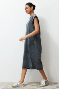 TRENDYOLMİLLA Anthracite Washable/Soluk Efektli shift/Plain Kesim Knitting Dress - Image 3