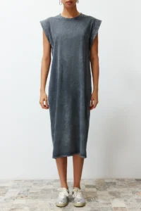 TRENDYOLMİLLA Anthracite Washable/Soluk Efektli shift/Plain Kesim Knitting Dress - Image 4