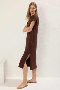 TRENDYOLMİLLA Brown 100% Cotton slit shift/Rahat Kesim Knitting T-Shirt Dress - Image 2