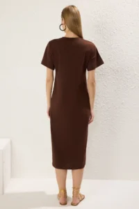 TRENDYOLMİLLA Brown 100% Cotton slit shift/Rahat Kesim Knitting T-Shirt Dress - Image 4