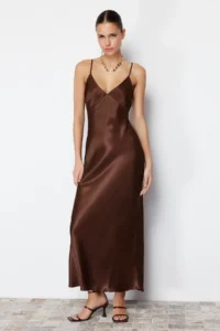 TRENDYOLMİLLA Brown Plain Kesim Satin Sleeveless Maxi Weaving Dress - Image 4