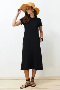 TRENDYOLMİLLA Black with pocket Crew Neck A-line Knitting Midi Dress