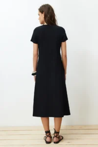 TRENDYOLMİLLA Black with pocket Crew Neck A-line Knitting Midi Dress - Image 6
