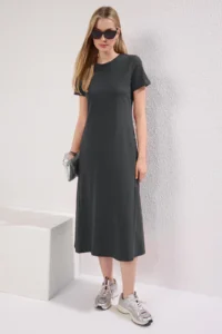 TRENDYOLMİLLA Anthracite Plain T-Shirt Dress Pocket Midi Knitting Dress - Image 2