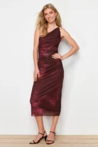 TRENDYOLMİLLA Burgundy Single Arm Fitted Accessory Detailed Tulle Flexible Knitting Midi Pen Dress