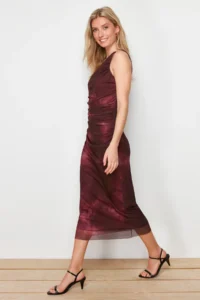 TRENDYOLMİLLA Burgundy Single Arm Fitted Accessory Detailed Tulle Flexible Knitting Midi Pen Dress - Image 3