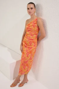TRENDYOLMİLLA Orange Single Arm Fitted Accessory Detailed Tulle Flexible Knitting Midi Pen Dress - Image 2