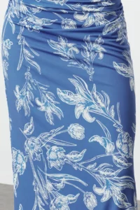 TRENDYOLMİLLA Mavi Floral Printed Shiny Surface Kayak Kaya Fitted Flexible Knitting Pen Dress - Image 4