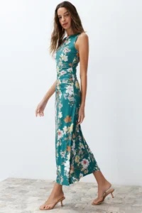 TRENDYOLMİLLA Green Floral Printed Shiny Surface Kayak Kaya Fitted Flexible Knitting Pen Dress - Image 2