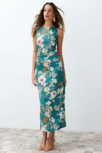 TRENDYOLMİLLA Green Floral Printed Shiny Surface Kayak Kaya Fitted Flexible Knitting Pen Dress - Image 3