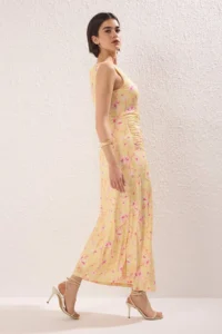 TRENDYOLMİLLA Orange Floral Printed Shiny Surface Boat Kaya Fitted Flexible Knitting Pen Dress - Image 2