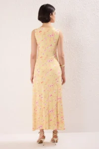 TRENDYOLMİLLA Orange Floral Printed Shiny Surface Boat Kaya Fitted Flexible Knitting Pen Dress - Image 4