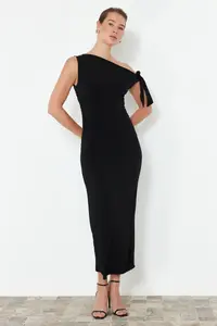 TRENDYOLMİLLA Black Fitted Knitting Maxi Flexible Pen Dress