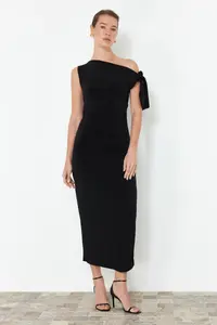 TRENDYOLMİLLA Black Fitted Knitting Maxi Flexible Pen Dress - Image 2